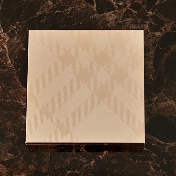 Sale!! New In Box!! Burberry Fragrance Luminizing Powder - Picture 4 of 11